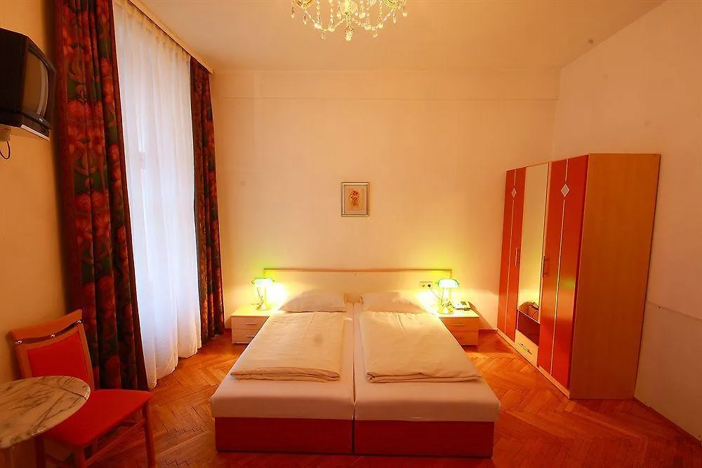 *** Oda ve Kahvaltı Pension Liechtenstein Viyana Avusturya