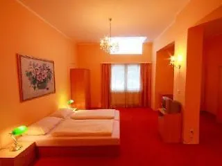 *** Oda ve Kahvaltı Pension Liechtenstein Viyana Avusturya