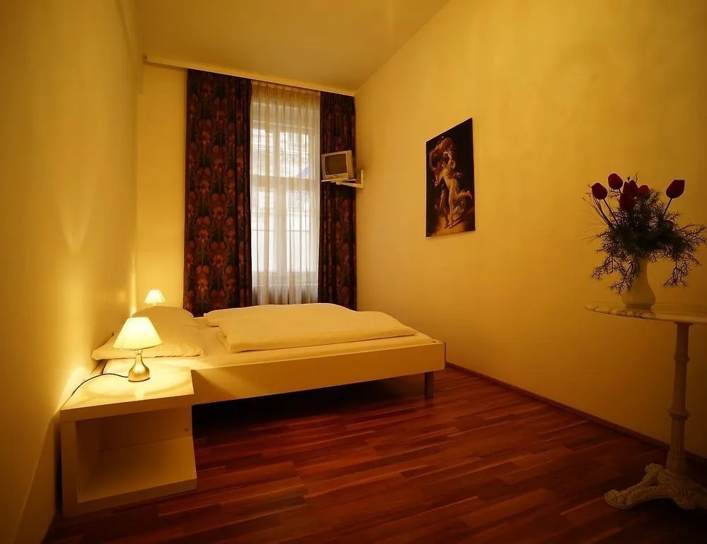 *** Oda ve Kahvaltı Pension Liechtenstein Viyana Avusturya